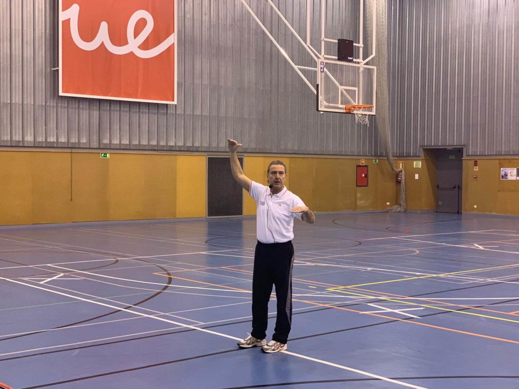 Foto de baloncesto que recoge las Charlas en IX Clinic de Navidad 2018 (Madrid) impartidas por Ángel González Jareño